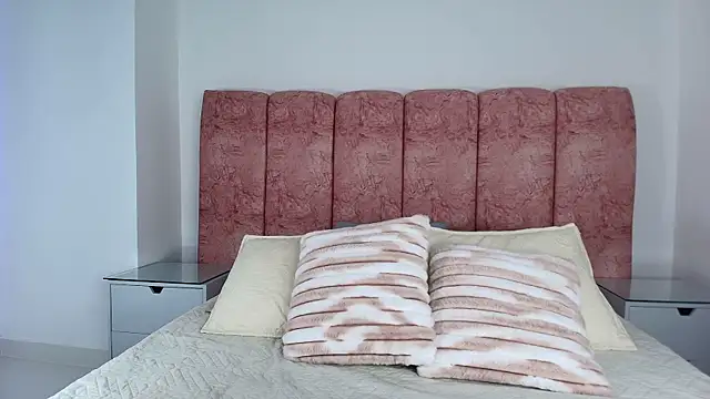 Snapshot of emmacurvy chatting on November 25, 3:07 am emmacurvy online show from November 25, 3:07 am