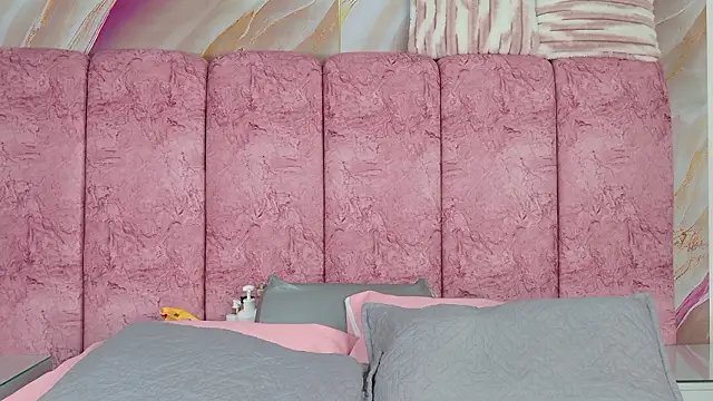 Snapshot of emmacurvy chatting on February 28, 3:06 am emmacurvy online show from February 28, 3:06 am