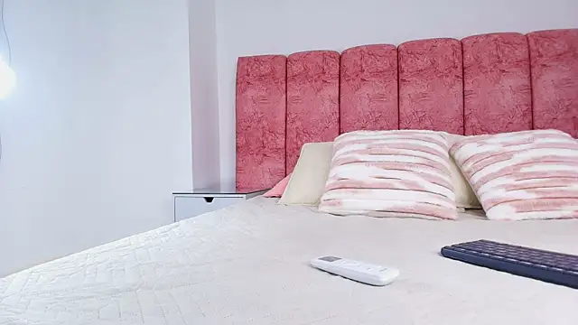 Snapshot of emmacurvy chatting on November 29, 3:06 am emmacurvy online show from November 29, 3:06 am