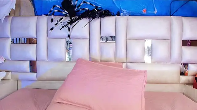 Snapshot of emmacurvy chatting on October 25, 3:06 am emmacurvy online show from October 25, 3:06 am