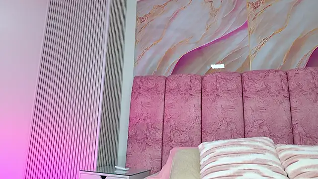 Snapshot of emmacurvy chatting on February 5, 3:02 am emmacurvy online show from February 5, 3:02 am