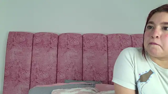 Snapshot of emmacurvy chatting on January 9, 3:02 am emmacurvy online show from January 9, 3:02 am