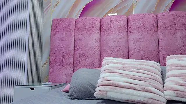 emmacurvy online show from March 10, 3:10 am