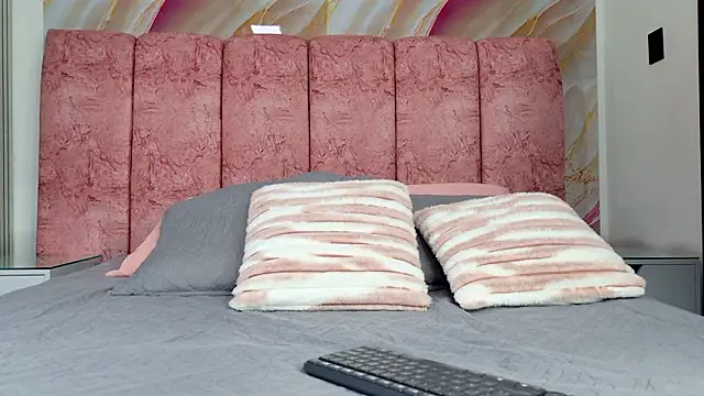 Snapshot of emmacurvy chatting on February 13, 3:06 am emmacurvy online show from February 13, 3:06 am