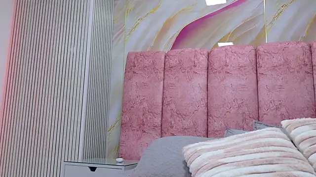 emmacurvy online show from March 28, 3:07 am