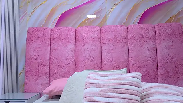 emmacurvy online show from March 27, 3:04 am