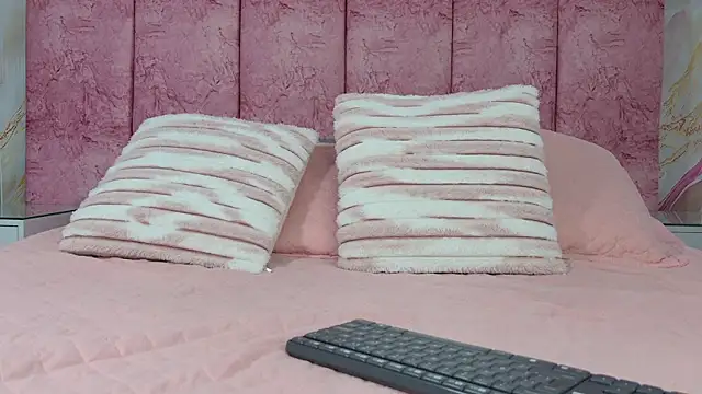 emmacurvy online show from May 26, 3:04 am