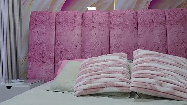 emmacurvy online show from March 20, 3:07 am