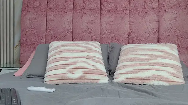 emmacurvy online show from April 10, 3:57 am