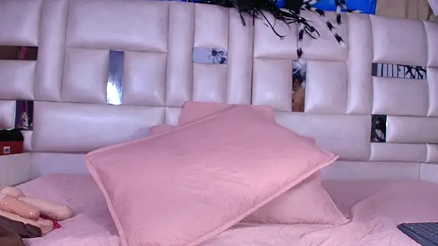 Snapshot of emmacurvy chatting on October 26, 3:07 am emmacurvy online show from October 26, 3:07 am