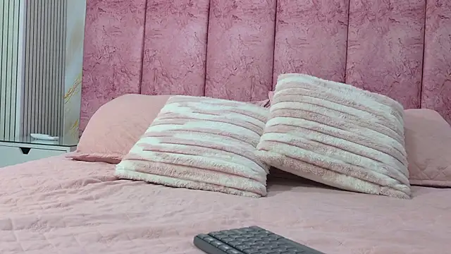 emmacurvy online show from June 28, 3:13 am