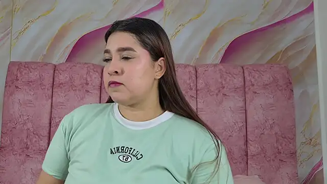 emmacurvy online show from July 17, 3:37 am