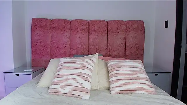 Snapshot of emmacurvy chatting on November 22, 3:05 am emmacurvy online show from November 22, 3:05 am