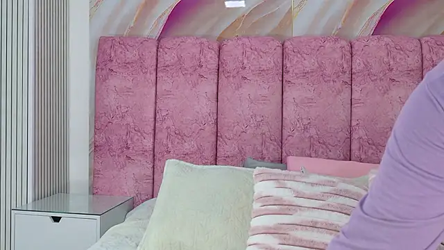 Snapshot of emmacurvy chatting on February 27, 3:07 am emmacurvy online show from February 27, 3:07 am