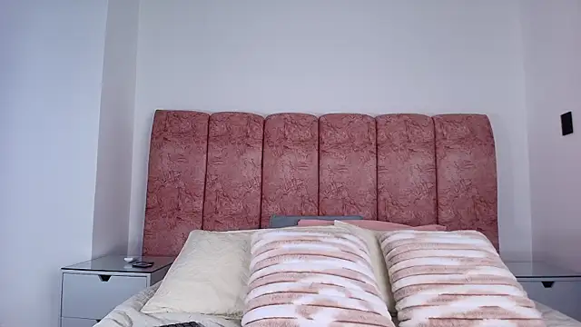 Snapshot of emmacurvy chatting on November 21, 3:05 am emmacurvy online show from November 21, 3:05 am