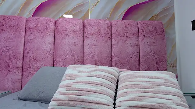 emmacurvy online show from March 19, 3:06 am