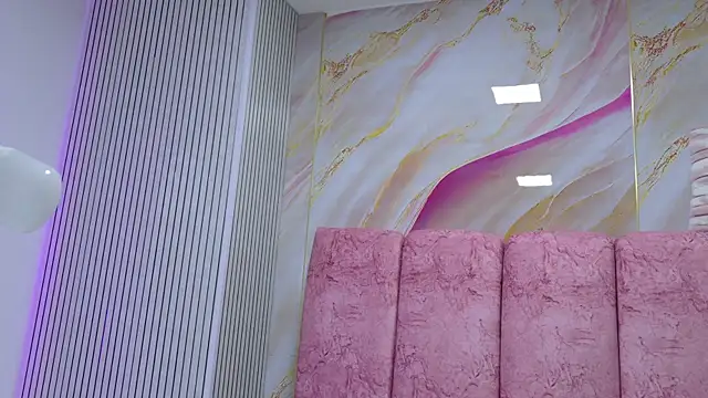 emmacurvy online show from April 2, 3:02 am