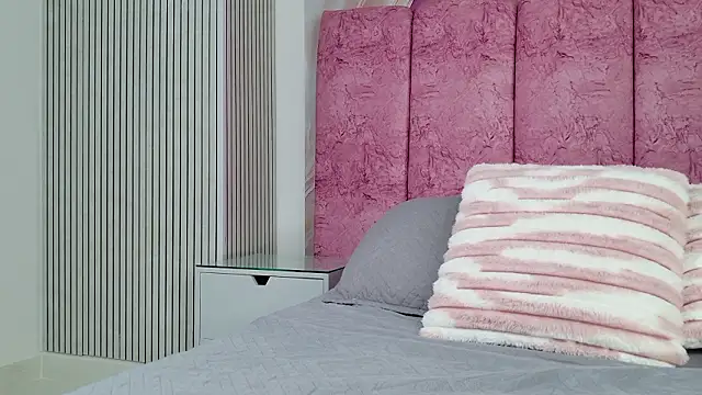 Snapshot of emmacurvy chatting on February 19, 3:03 am emmacurvy online show from February 19, 3:03 am