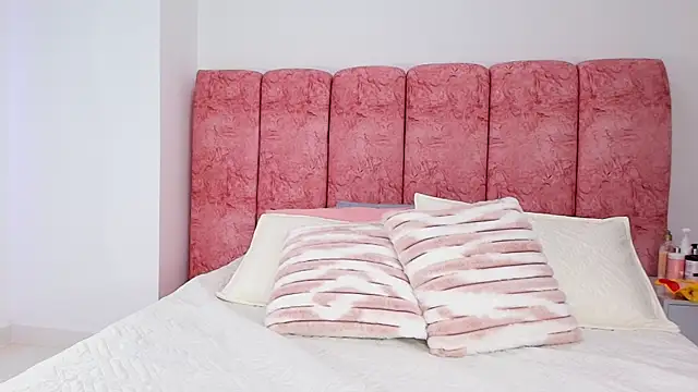 Snapshot of emmacurvy chatting on November 8, 3:10 am emmacurvy online show from November 8, 3:10 am