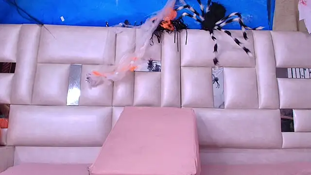 Snapshot of emmacurvy chatting on October 30, 3:05 am emmacurvy online show from October 30, 3:05 am