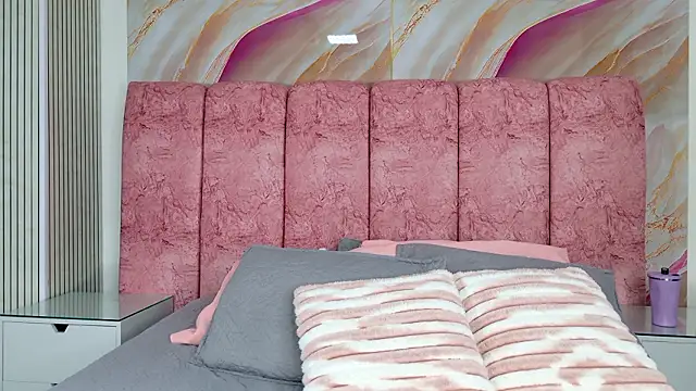 Snapshot of emmacurvy chatting on February 9, 3:04 am emmacurvy online show from February 9, 3:04 am