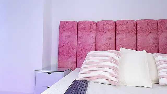 Snapshot of emmacurvy chatting on November 14, 3:10 am emmacurvy online show from November 14, 3:10 am