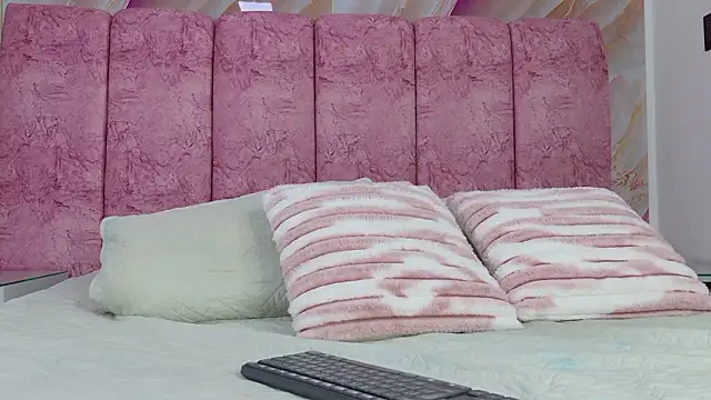 emmacurvy online show from March 17, 3:09 am