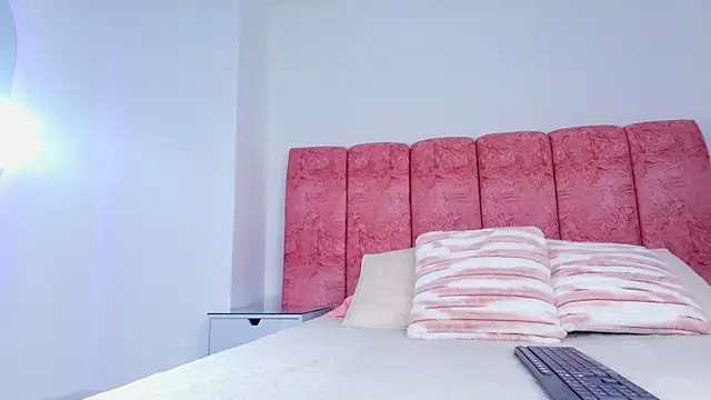 Snapshot of emmacurvy chatting on December 4, 3:05 am emmacurvy online show from December 4, 3:05 am