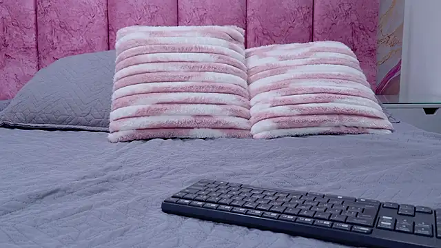 emmacurvy online show from March 21, 3:08 am