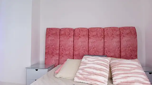 Snapshot of emmacurvy chatting on December 17, 3:11 am emmacurvy online show from December 17, 3:11 am