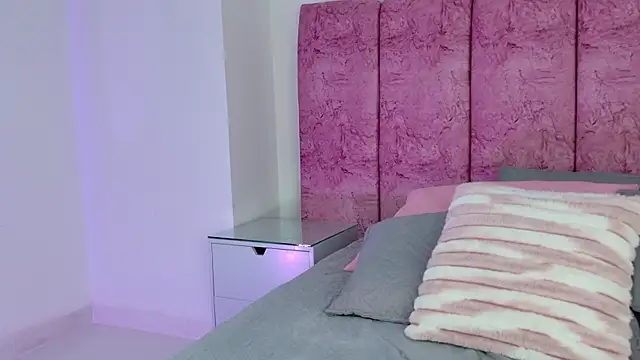 Snapshot of emmacurvy chatting on January 11, 3:13 am emmacurvy online show from January 11, 3:13 am