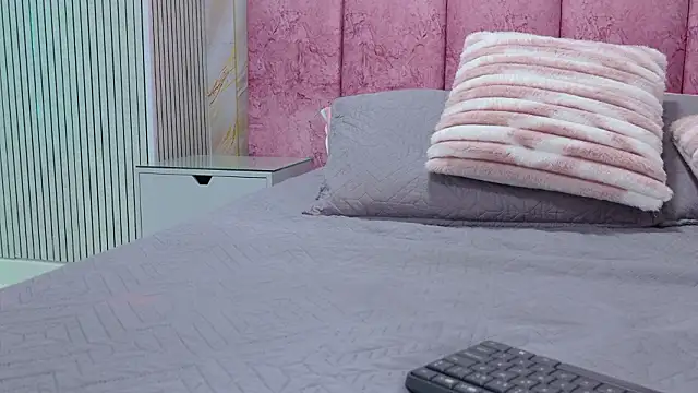 emmacurvy online show from March 4, 3:03 am