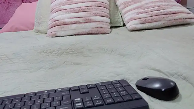 emmacurvy online show from March 25, 3:06 am