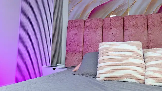 Snapshot of emmacurvy chatting on February 6, 3:13 am emmacurvy online show from February 6, 3:13 am