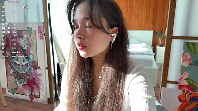 Snapshot of PlumyBun chatting on April 19, 12:11 am PlumyBun online show from April 19, 12:11 am