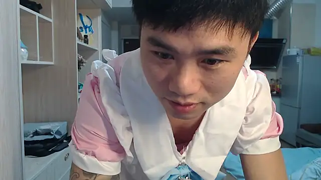 Snapshot of Azyrrgg chatting on December 18, 11:47 am Azyrrgg online show from December 18, 11:47 am