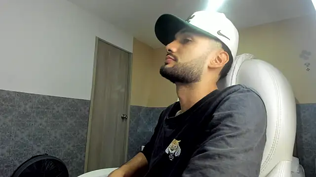 Snapshot of Ryan_Jackson_ chatting on September 23, 12:06 am Ryan Jackson  online show from September 23, 12:06 am