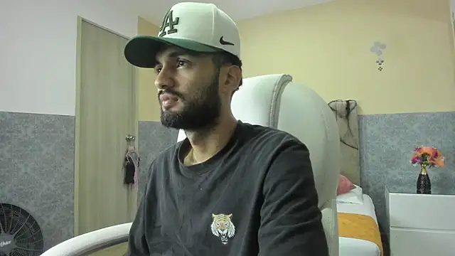 Snapshot of Ryan_Jackson_ chatting on October 4, 12:01 am Ryan Jackson  online show from October 4, 12:01 am