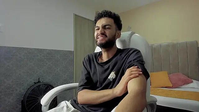 Snapshot of Ryan_Jackson_ chatting on September 30, 12:05 am Ryan Jackson  online show from September 30, 12:05 am