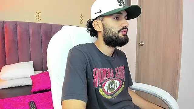 Snapshot of Ryan_Jackson_ chatting on September 15, 11:49 pm Ryan Jackson  online show from September 15, 11:49 pm