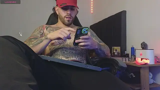 Ades Lowe online show from February 14, 9:15 pm