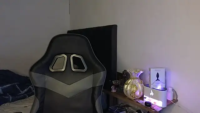 Ades Lowe online show from March 28, 8:48 am