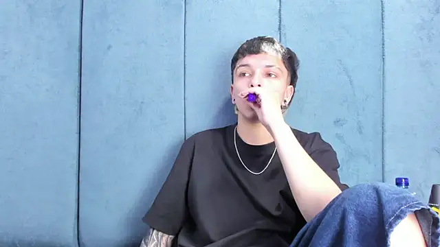 Megan Thompson  online show from June 4, 2:38 am