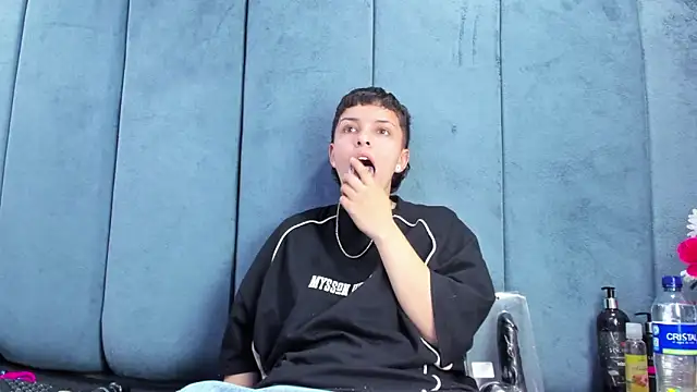 Snapshot of Megan_Thompson_ chatting on February 14, 2:23 am Megan Thompson online show from February 14, 2:23 am