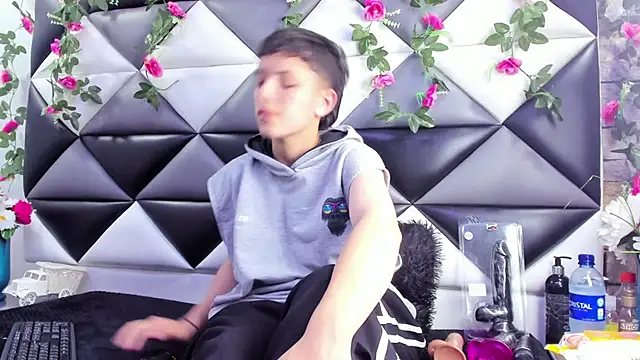 Megan Thompson  online show from November 15, 2:15 am