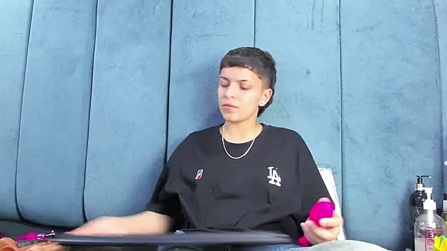 Snapshot of Megan_Thompson_ chatting on February 12, 2:11 am Megan Thompson online show from February 12, 2:11 am