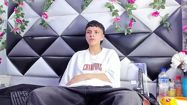 Megan Thompson  online show from November 20, 2:34 am