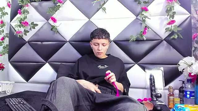 Megan Thompson  online show from October 4, 2:24 am