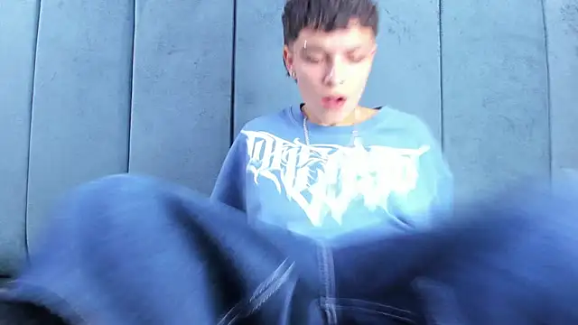 Megan Thompson  online show from March 29, 2:35 am