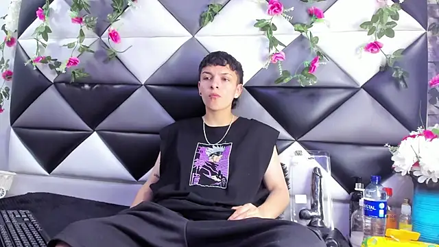 Megan Thompson  online show from November 29, 2:12 am